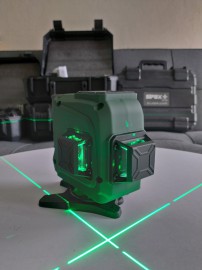 Máy cân bằng laser 12 tia xanh treo tường